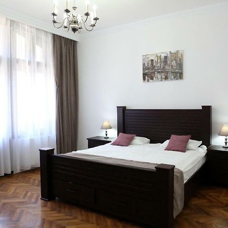 Hotel Aleea Teilor Câmpulung Zewnętrze zdjęcie