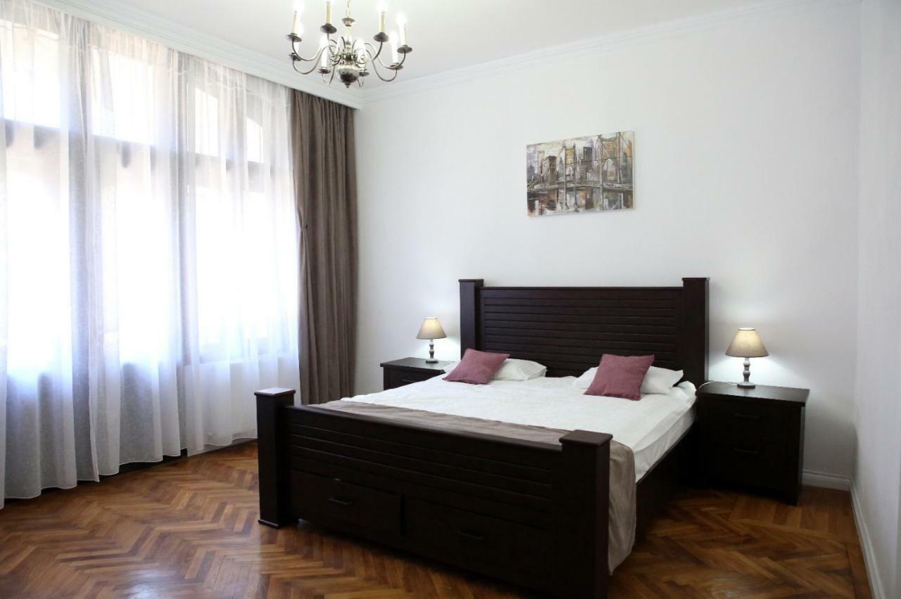 Hotel Aleea Teilor Câmpulung Zewnętrze zdjęcie