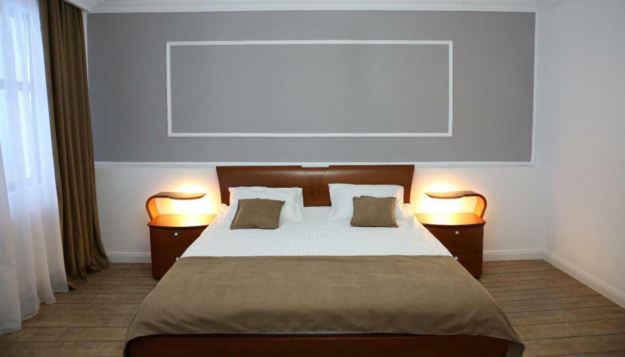 Hotel Aleea Teilor Câmpulung Zewnętrze zdjęcie