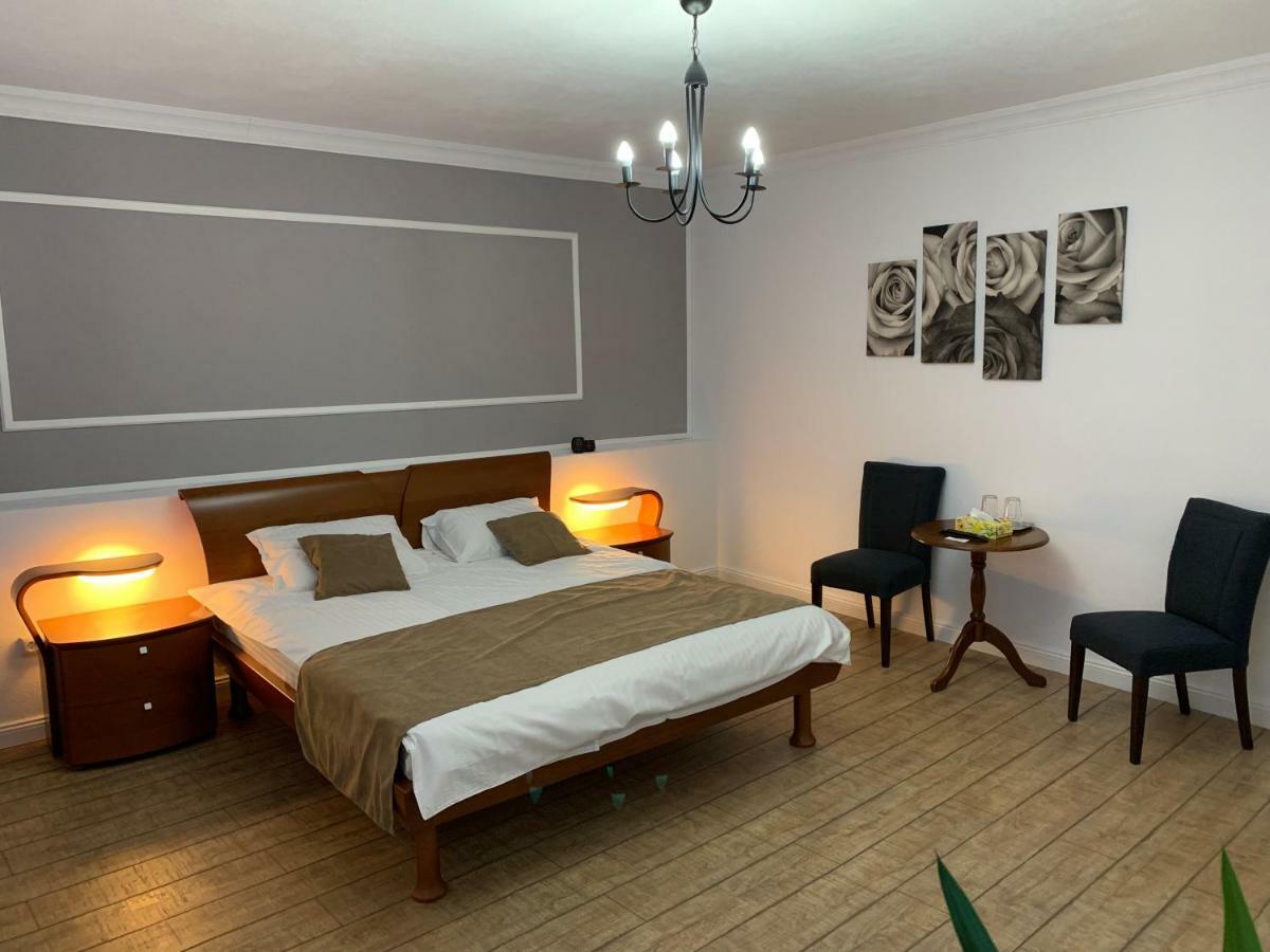 Hotel Aleea Teilor Câmpulung Zewnętrze zdjęcie